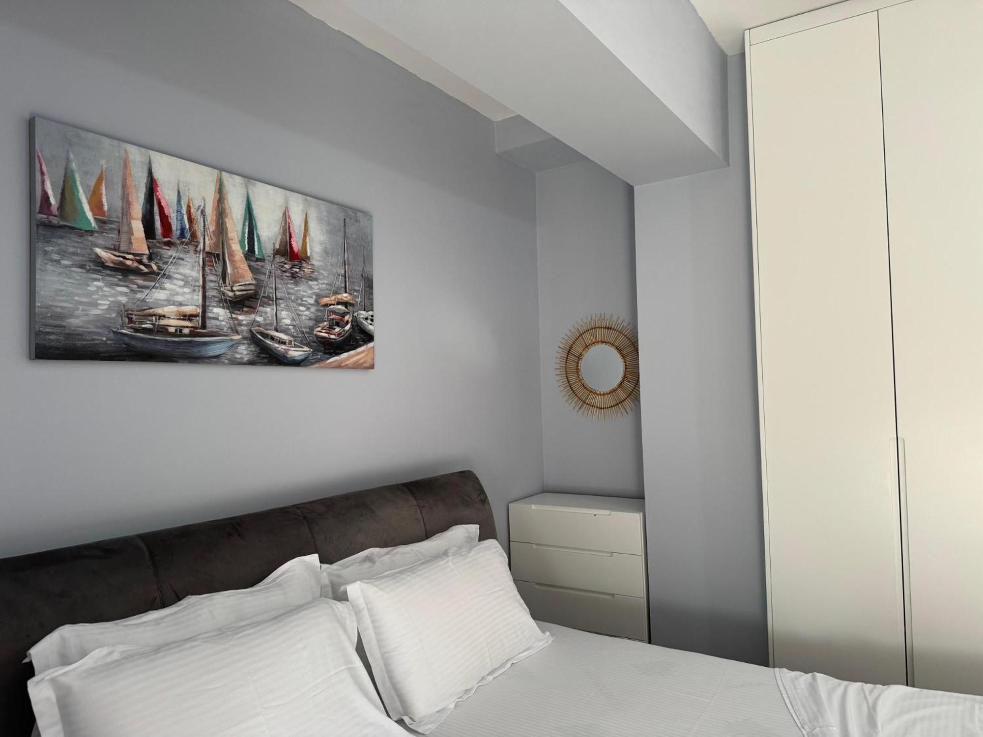 H Apartment *